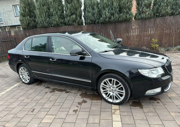 Skoda Superb cena 30000 przebieg: 326000, rok produkcji 2011 z Warszawa małe 277